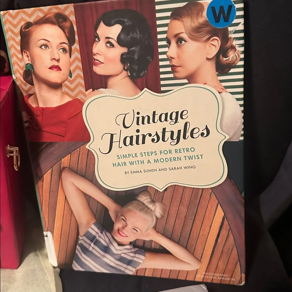 Chic Red Graphic Handbag - Picture 4 of 7